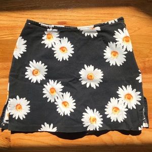 Vintage daisy pattern skort